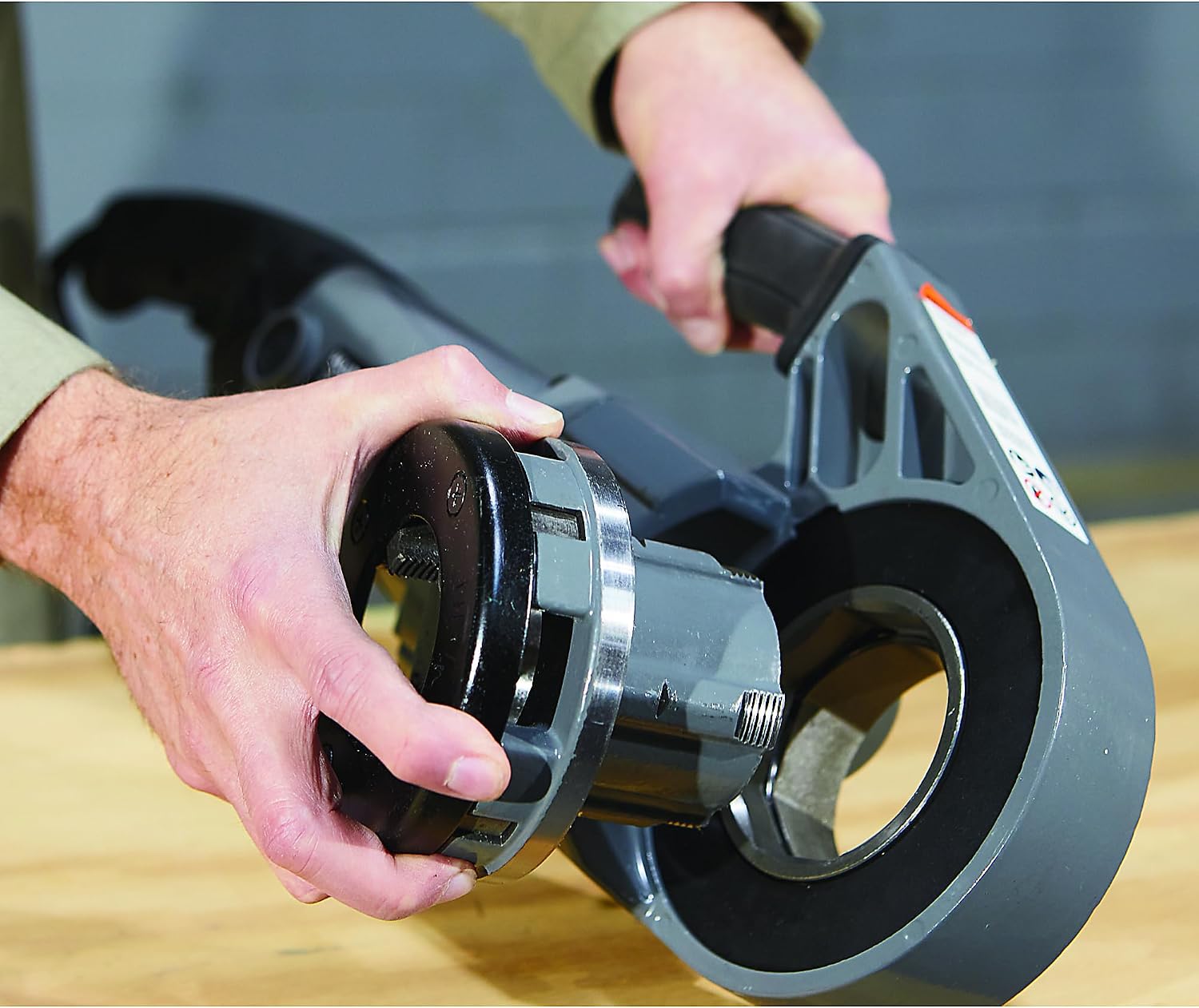 Klutch 2in. Electric Pipe Threader, Portable, 28 RPM, 10 Amps, Includes 6 Dies